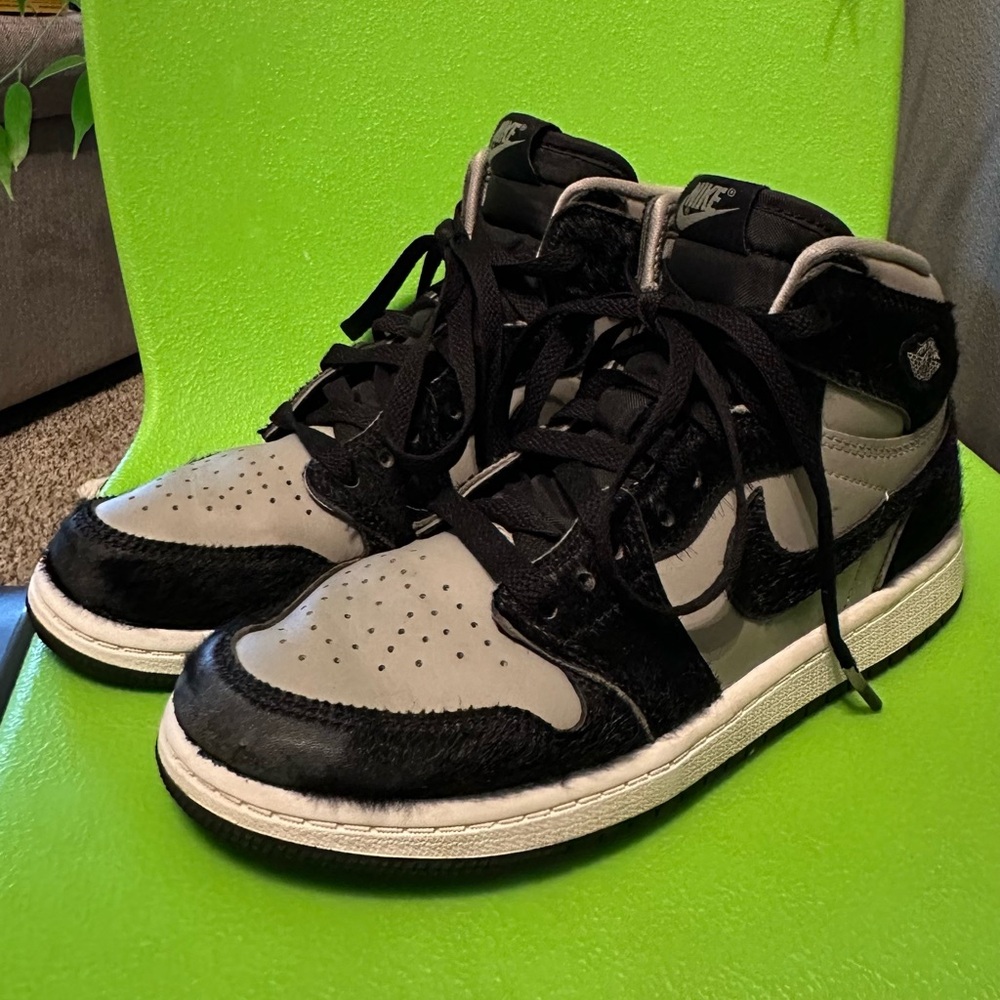 Nike Air Jordan 1 High Sneakers in Black and Gray